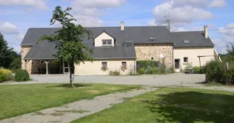 Gîte étape et séjour - Domaine des Mille Oiseaux : Le Grand Piaf Gîte étape et séjour - Domaine des Mille Oiseaux : Le Grand Piaf
