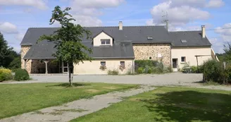 Gîte étape et séjour - Domaine des Mille Oiseaux : Le Grand Piaf Gîte étape et séjour - Domaine des Mille Oiseaux : Le Grand Piaf