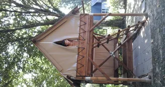 Tente bivouac au camping le parc de Vaux Ambrières les vallées Tente bivouac au camping le parc de Vaux Ambrières les vallées