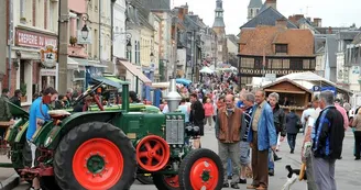 Fête du Camembert à Orbec véhicules anciens Fête du Camembert à Orbec véhicules anciens