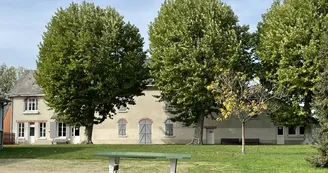 Bâtiment principal - vue de loin