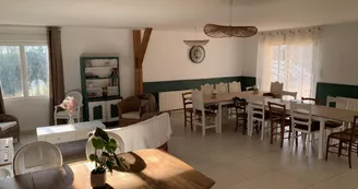 Gite Aux Intants Partagés SALLE A MANGER 