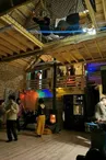 la mezzanine avec son filet tendu et ses deux hamacs